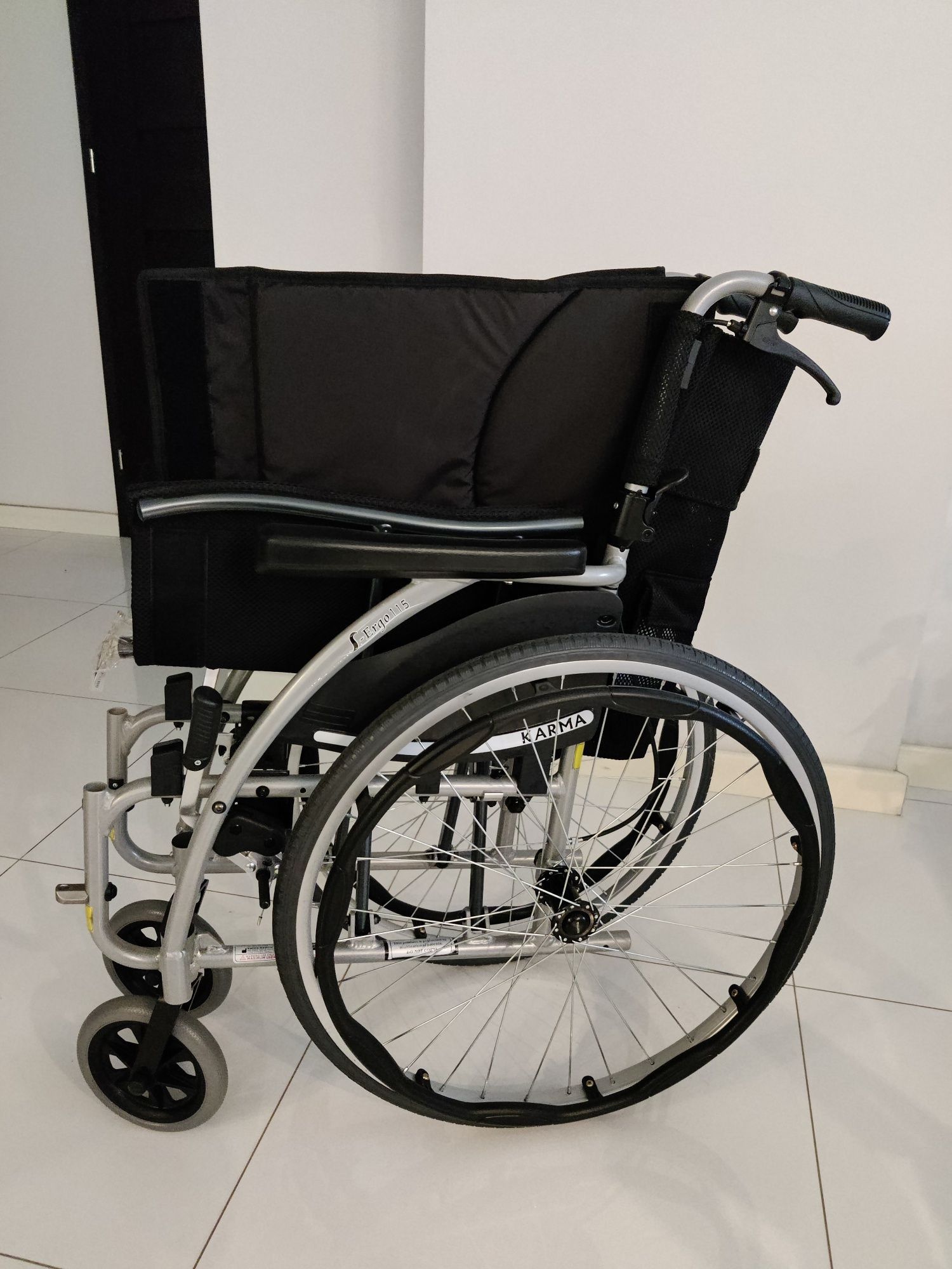 Nowy wózek inwalidzki Karma S-ergo 115