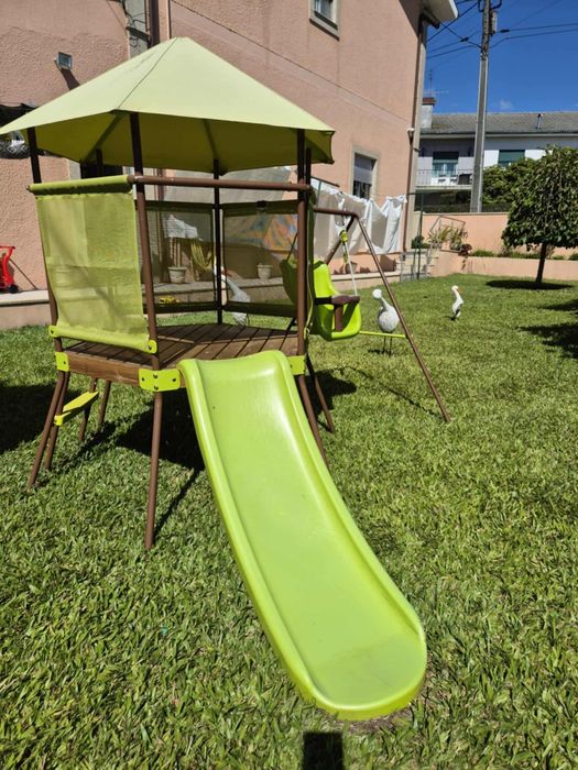 Vendo baloiço e escorrega...