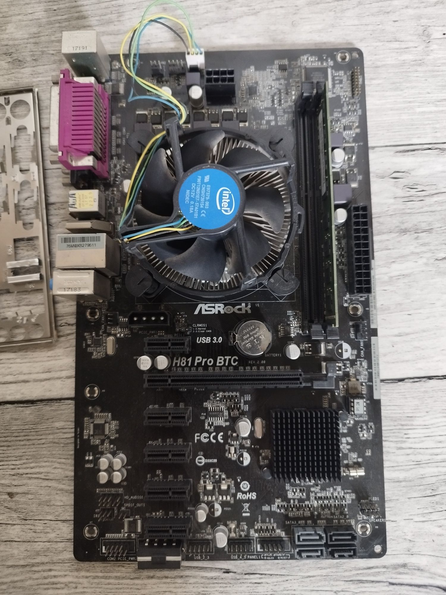 Материнська плата ASRock H81 Pro BTC