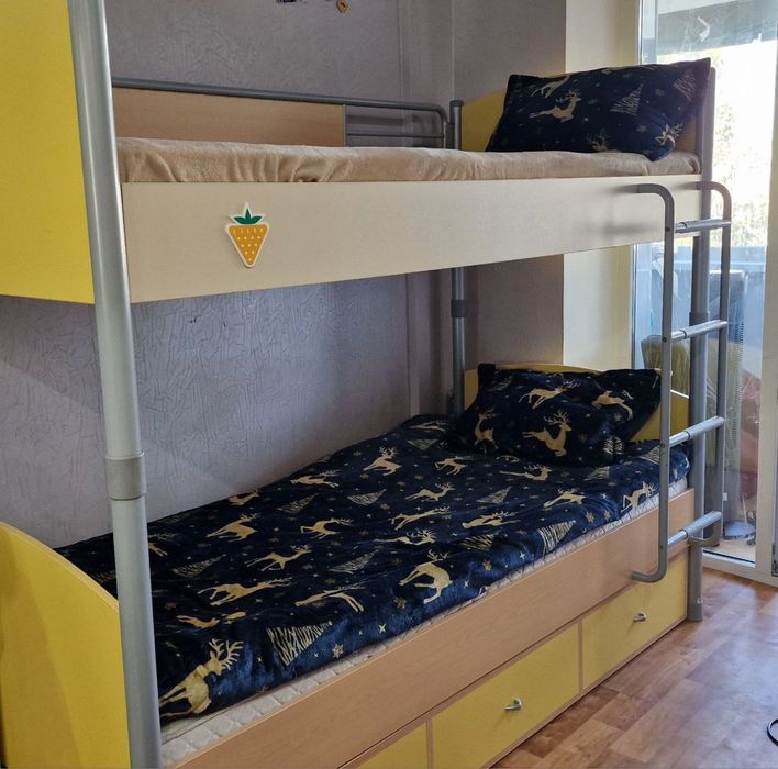 Продам двоповерхове ліжко б/в