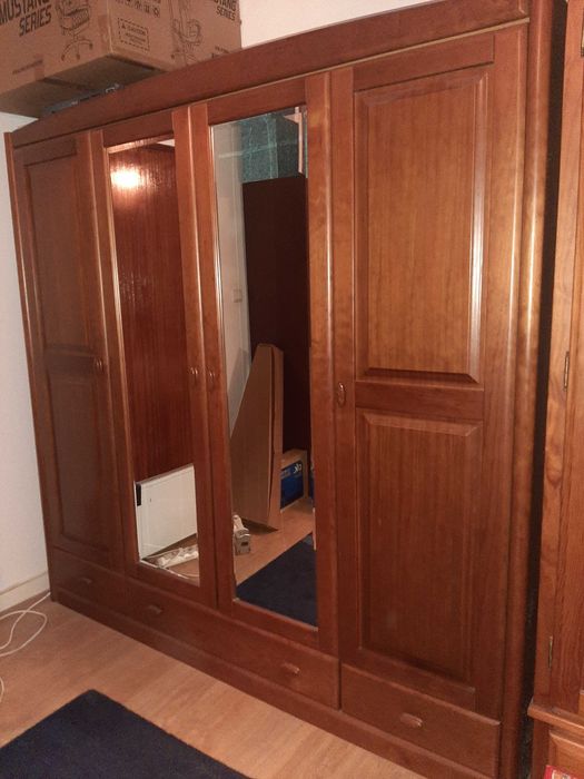 Armário de madeira pinho de mel