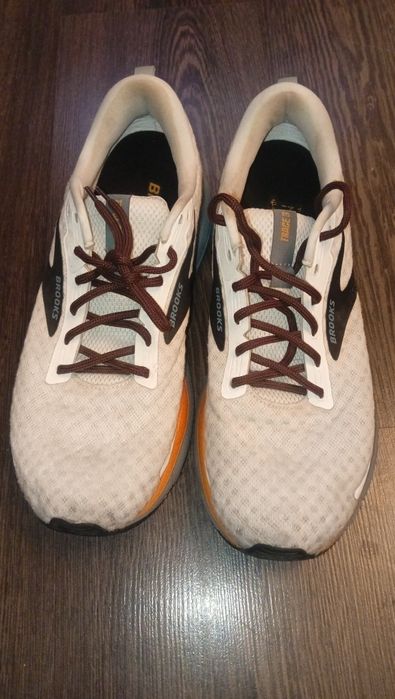 Кросівки  Brooks 43-44розмір