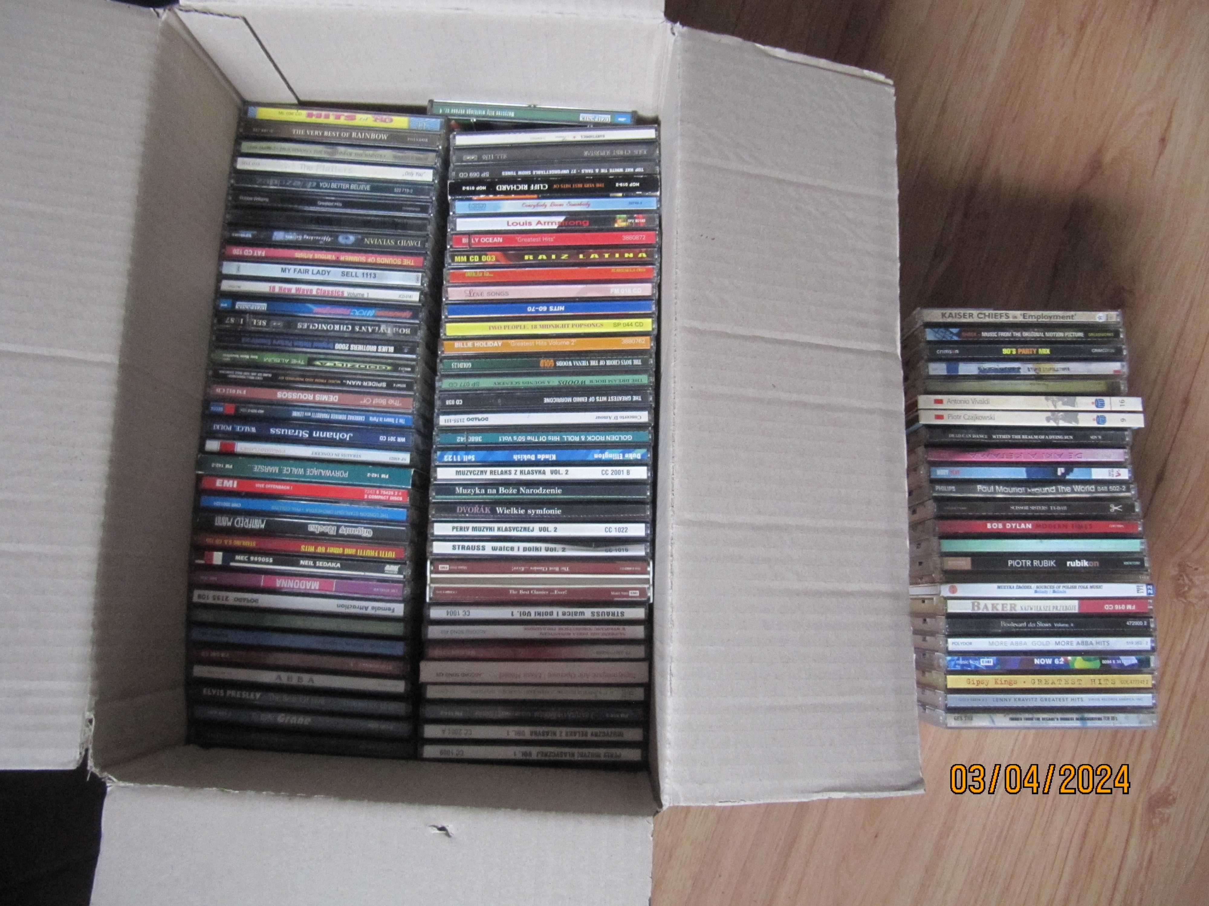 Kolekcja około 100 płyt CD
