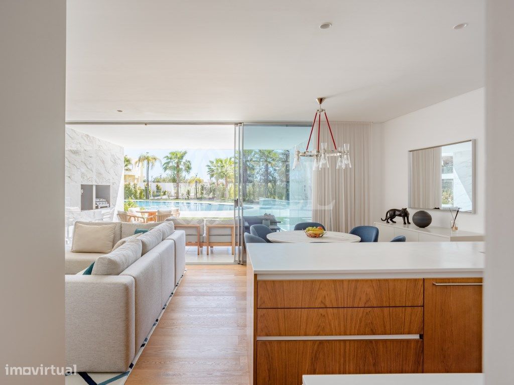 Apartamento T2 com garagem no LAKE 24, em Vilamoura, Algarve