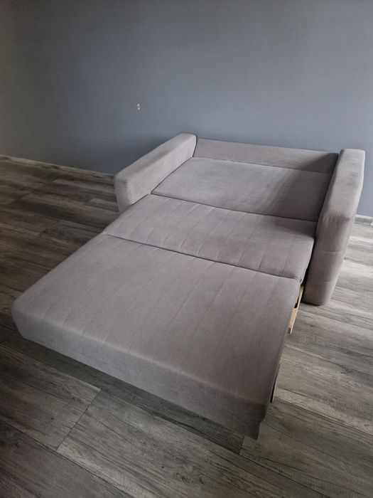 Sofa rozkładana z pojemnikiem na pościel