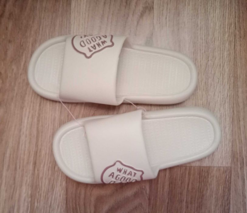 Шльопанці. Тапочки.