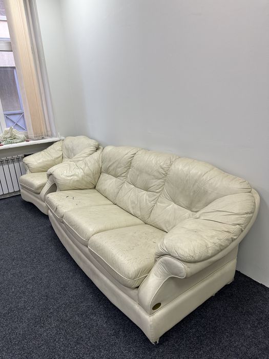 Диван та два крісла (шкіряні)