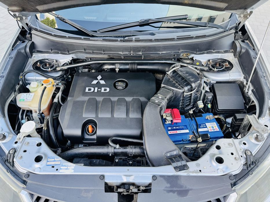 Mitsubishi Outlander XL