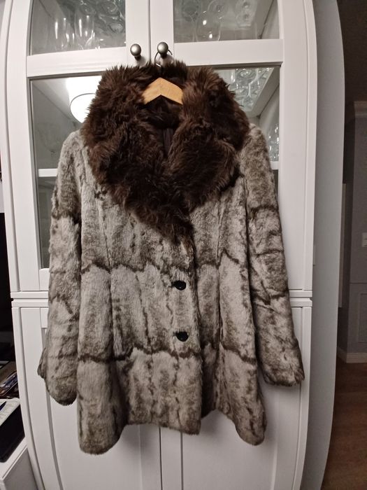 Szare futerko z kołnierzem