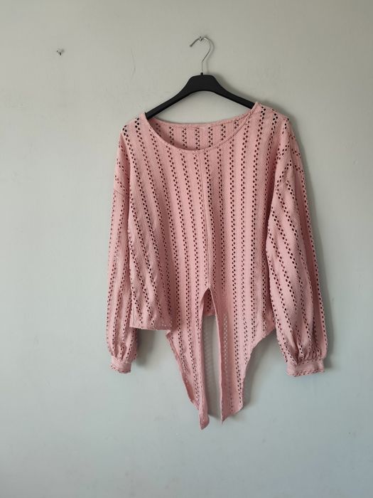 Piękne ażurowa wiązana bluzeczka w kolorze brudnego różu