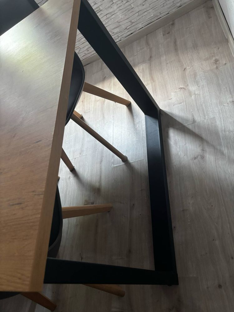Zestaw duży stół z 8 krzesłami