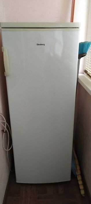 Продам морозильну камеру-шкаф  Elenberg  М 208. Стан новоі