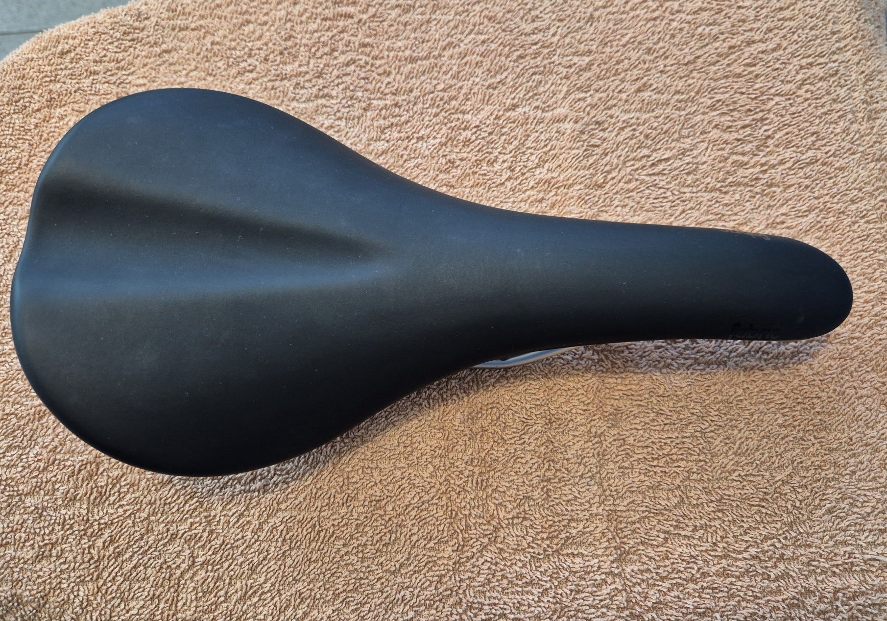 Selim bicicleta Fabric Scoop Shallow Elite