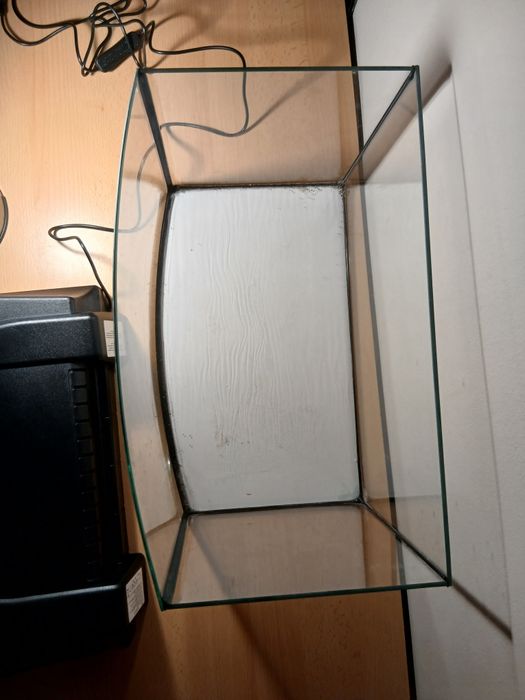 Akwarium 25L – owalne, do naprawy