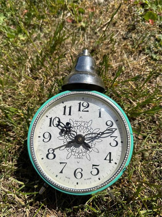 Budzik mechaniczny Jantar ZSRR 4 kamienie, oryginał vintage lata 70/80