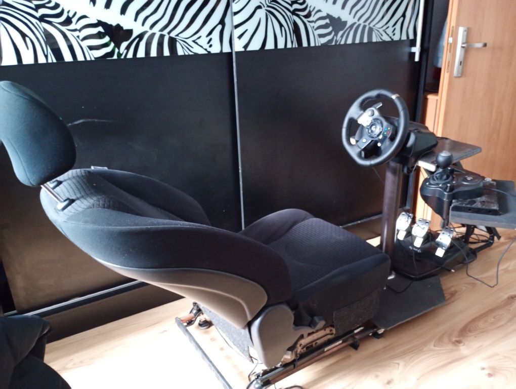 Siedzenie pod kierownice+ Kompletna kierownica Logitech G920