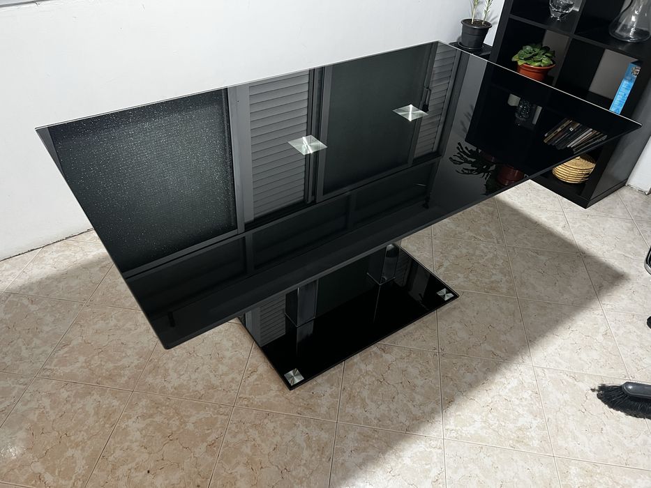 Mesa de jantar vidro escuro