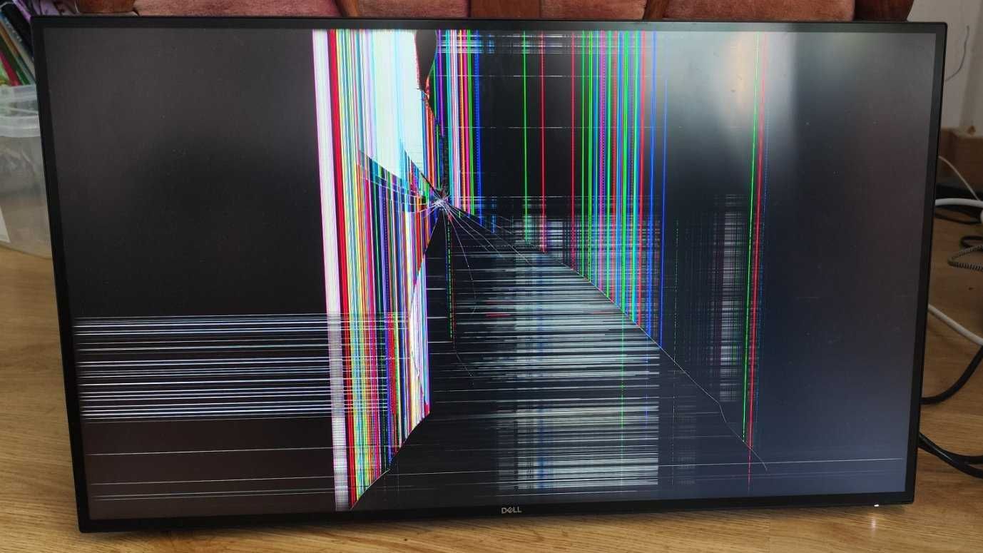 Monitor Dell U2520D com ecrã partido