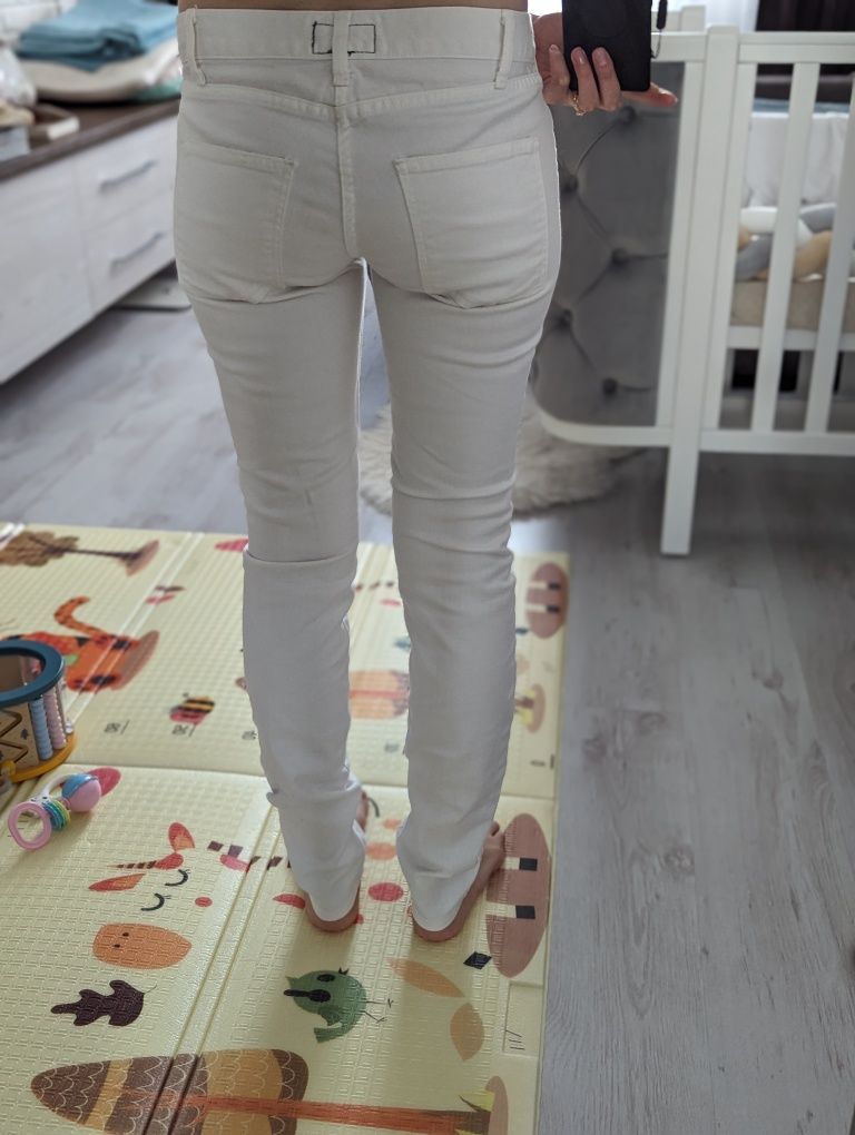 Жіночі джинси білі з низькою посадкою 26р
