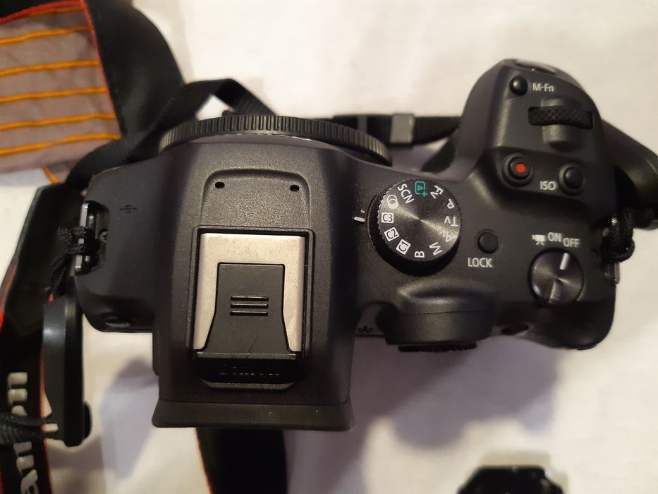 Aparat bezlusterkowy Canon EOS R7 bdb stan + extra bateria + case