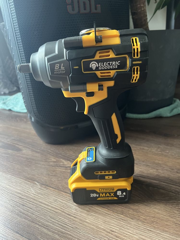 Klucz udarowy 1/2 1000nm pod dewalt bateria 8.4ah