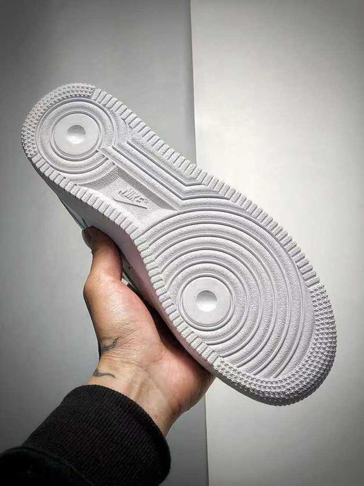 Buty-Trampk-Nike Air Force 1 Low '07 White R.36