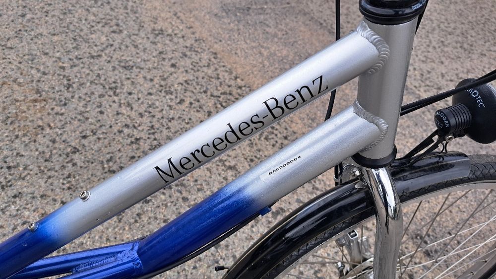 Rower Mercedes na pasku