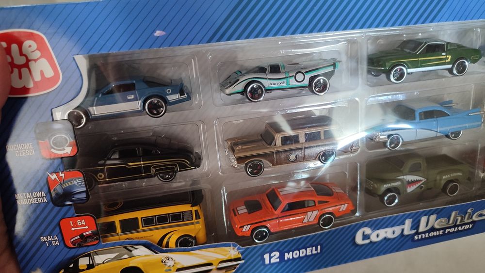 Zestaw aut metalowych 12 Sztuk Elefun Cool vehicles