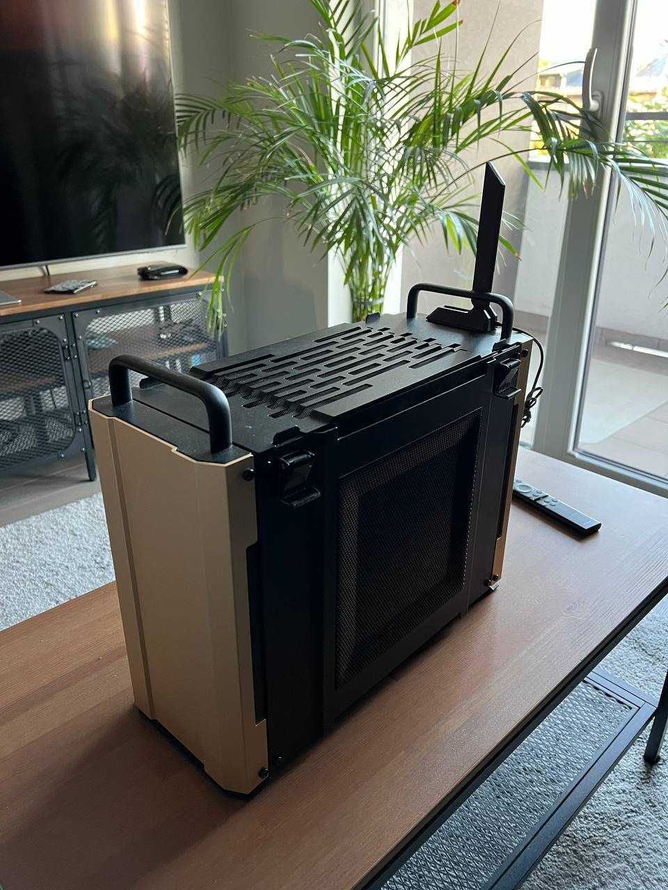 Compact gaming computer