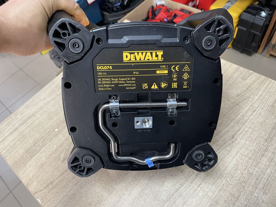 Milwaukee Dewalt DCL074 / акумуляторний ліхтар Девольт