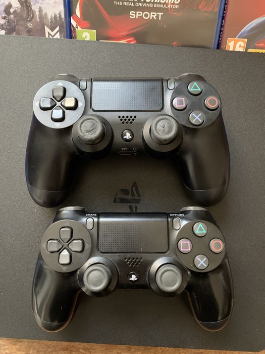 Продам соньку  Playstation 4 slim 1Tb / 2 Геймпада! +Диски