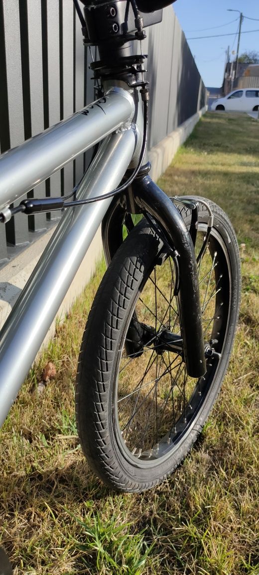 Bicicleta WIPE tipo BMX impecável