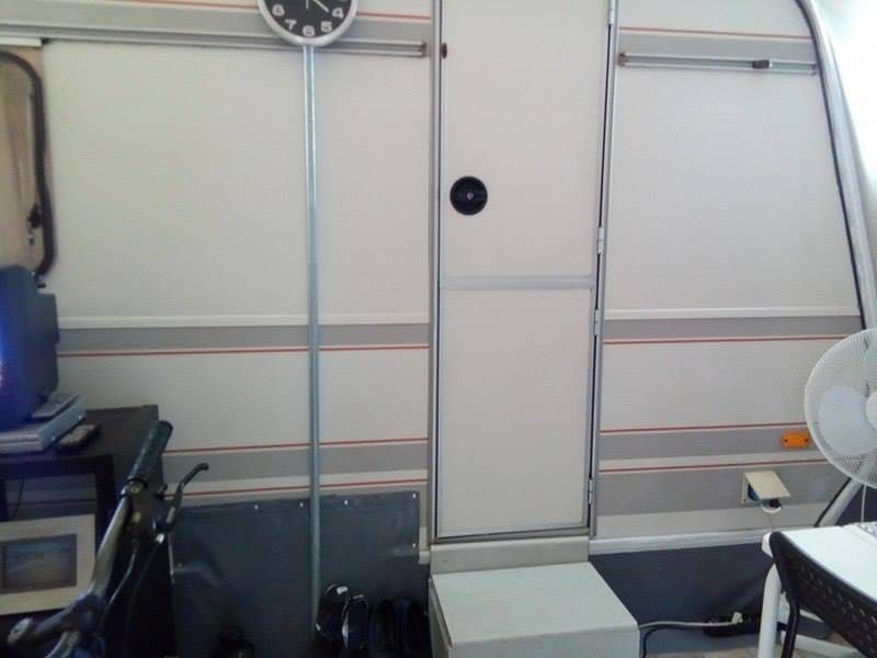 Caravana com avançado e cozinha