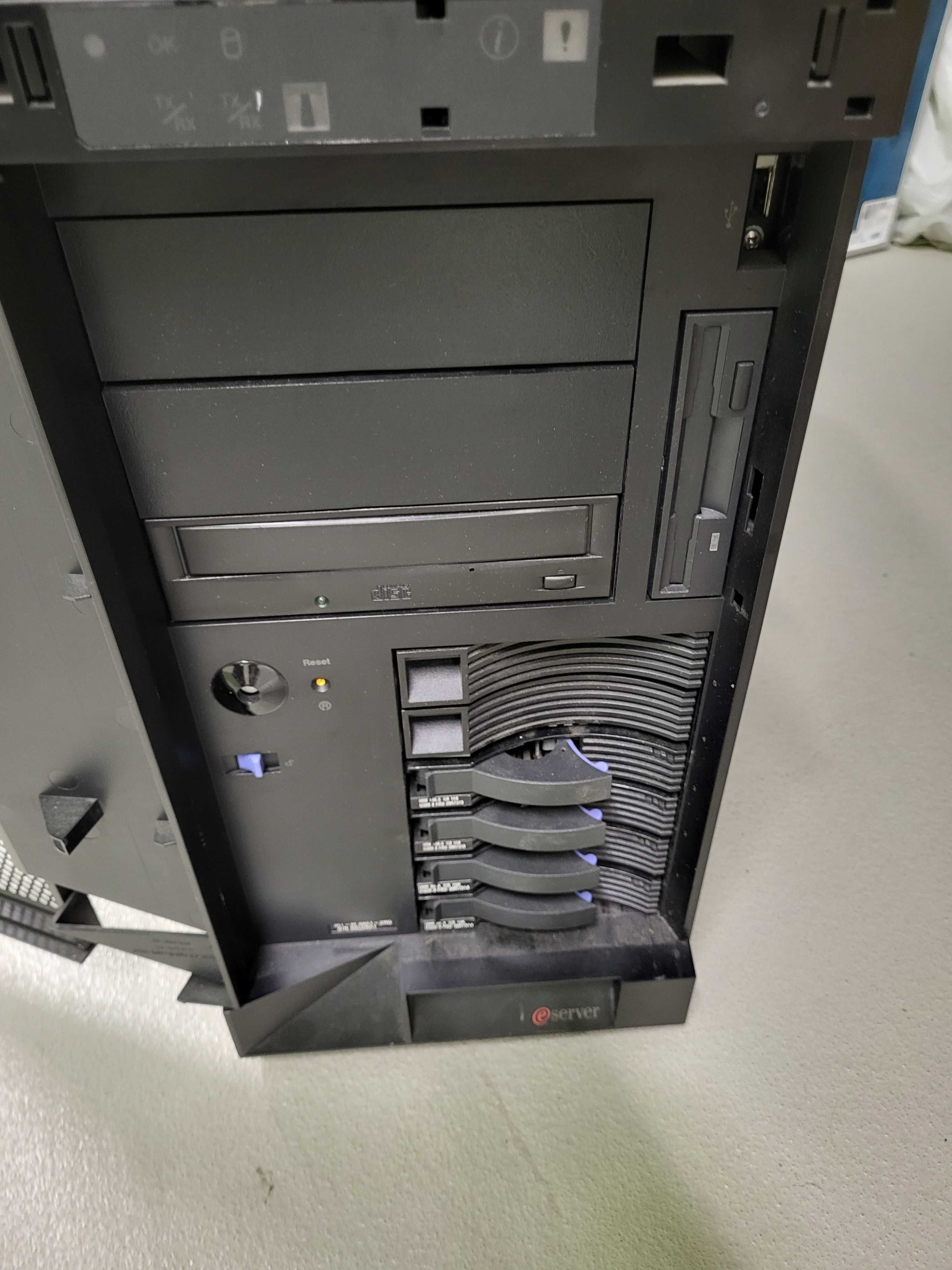 I B M Serwer stacjonarny- eServer xSeries 236