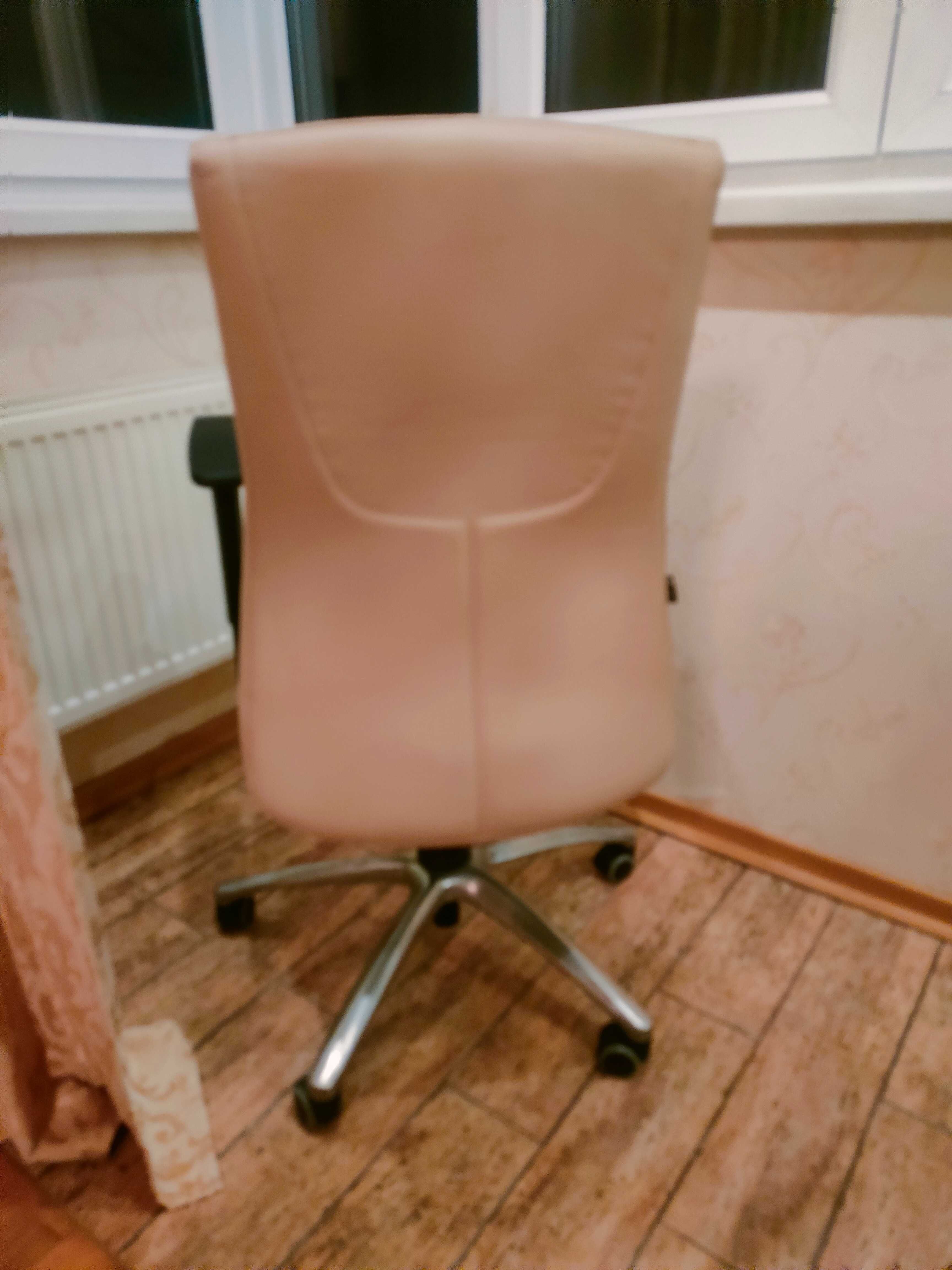 Продам крісло офісне
