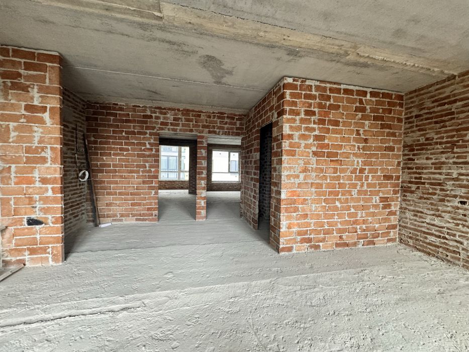 Продаж 3 кім.сирої квартири