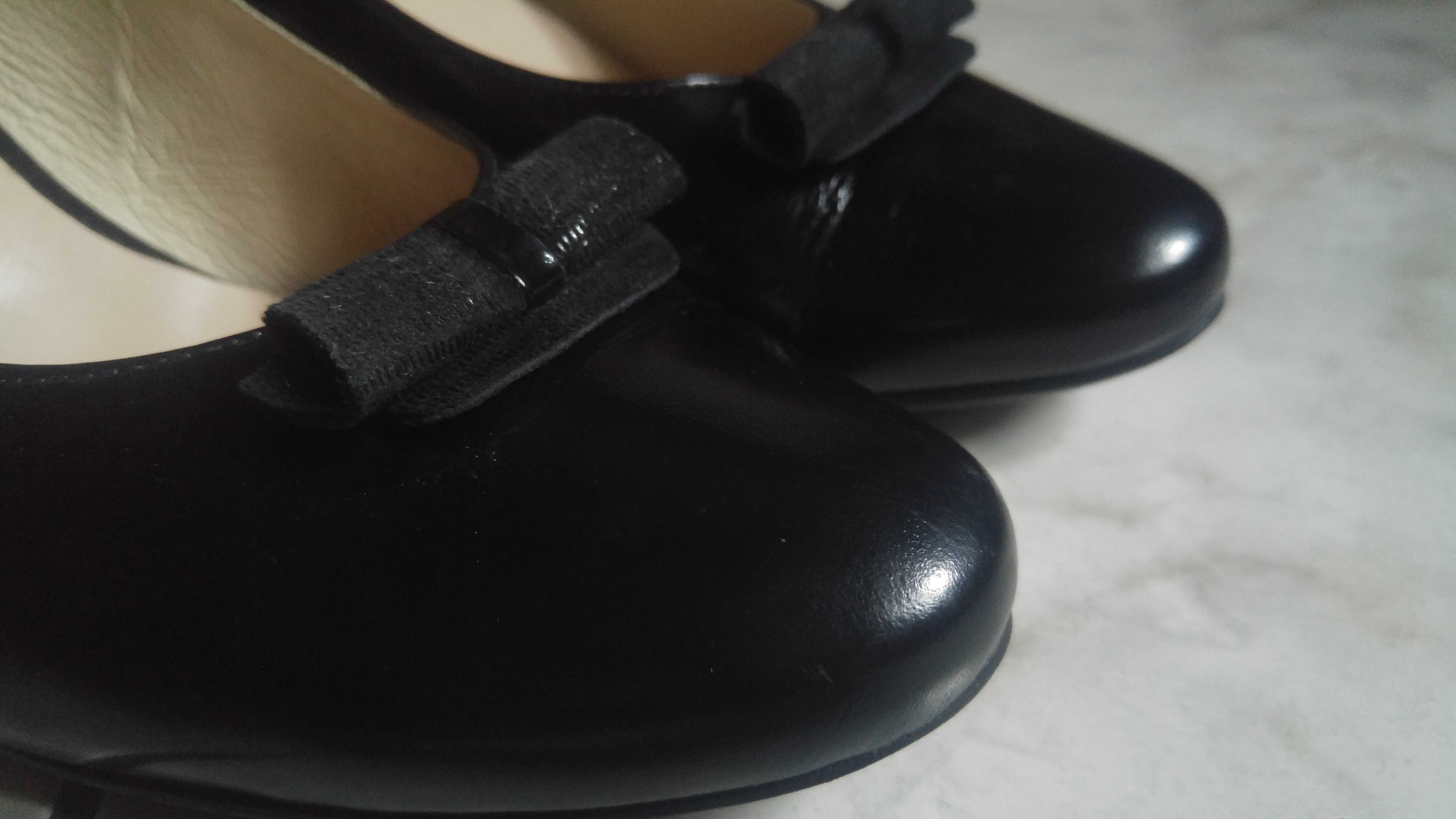 Buty anis czarne roz 40