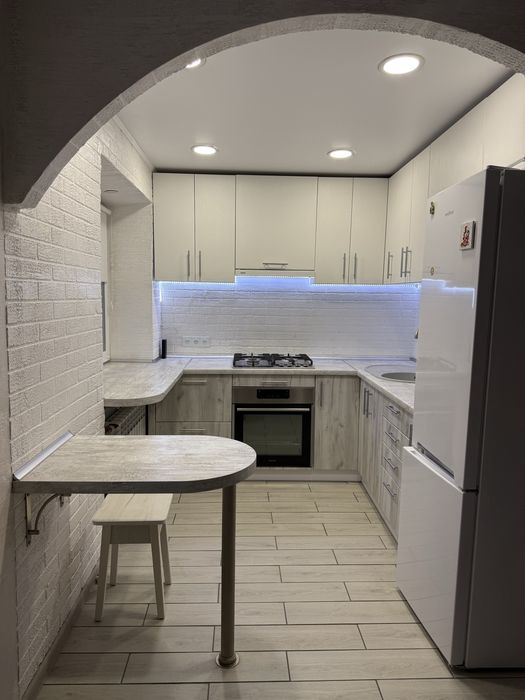 Продам 2-кімнатну квартиру-студію з євроремонтом Автовокзал Кривий Ріг