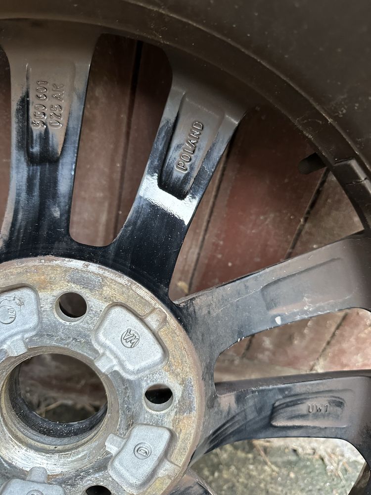 VW Golf 7 VII felga 7jx17H2 ET49 OEM 225/45/17 Goodyear Vector zima