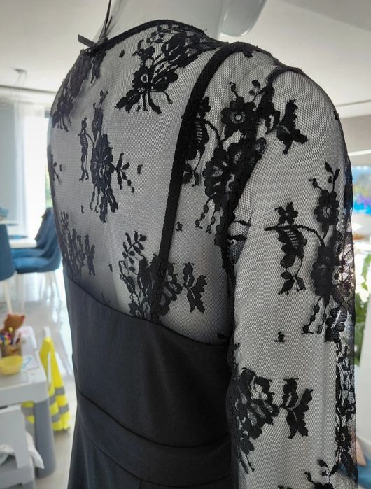 Nowa sukienka z koronkowym rękawem Next L