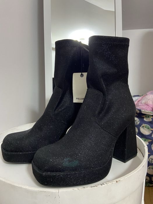 Buty na słupku nowe z metką