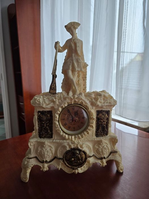 Piękny duży zegar kominkowy