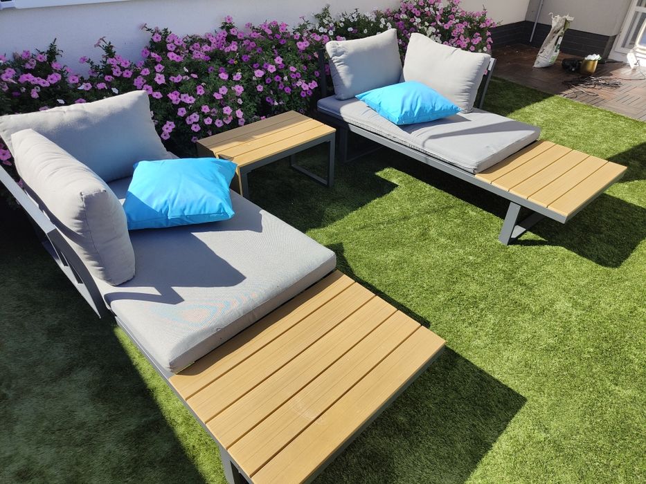 Zestaw mebli ogrodowych, dwie leżanki + stolik
