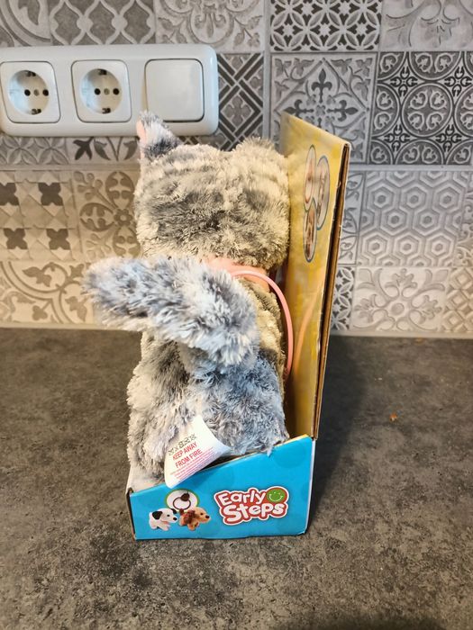 Interaktywny chodzący kotek na smyczy