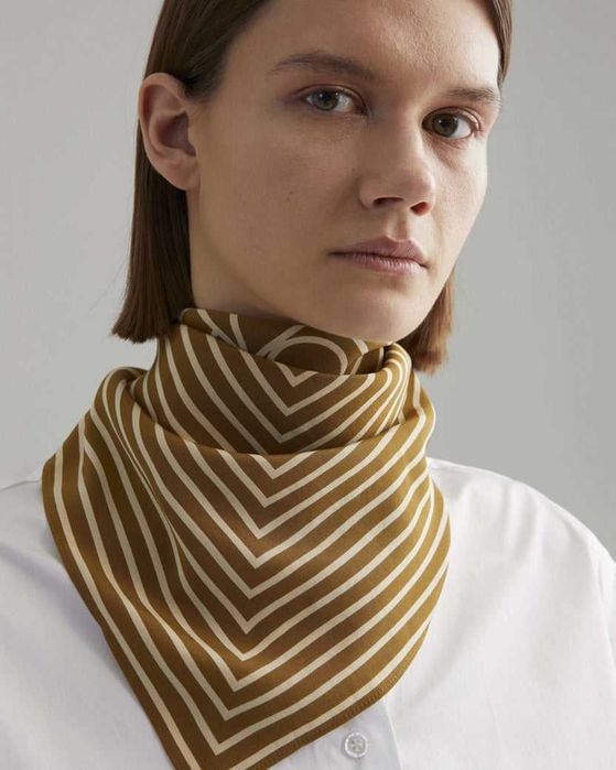 Шарф Toteme Signature Monogram Silk scarf Brown