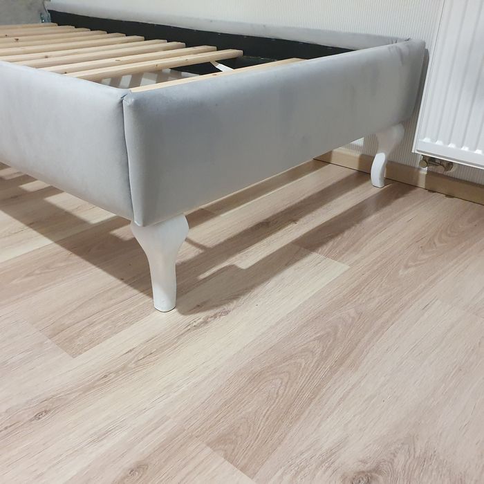 Sprzedam łóżko tapicerowane z materacem