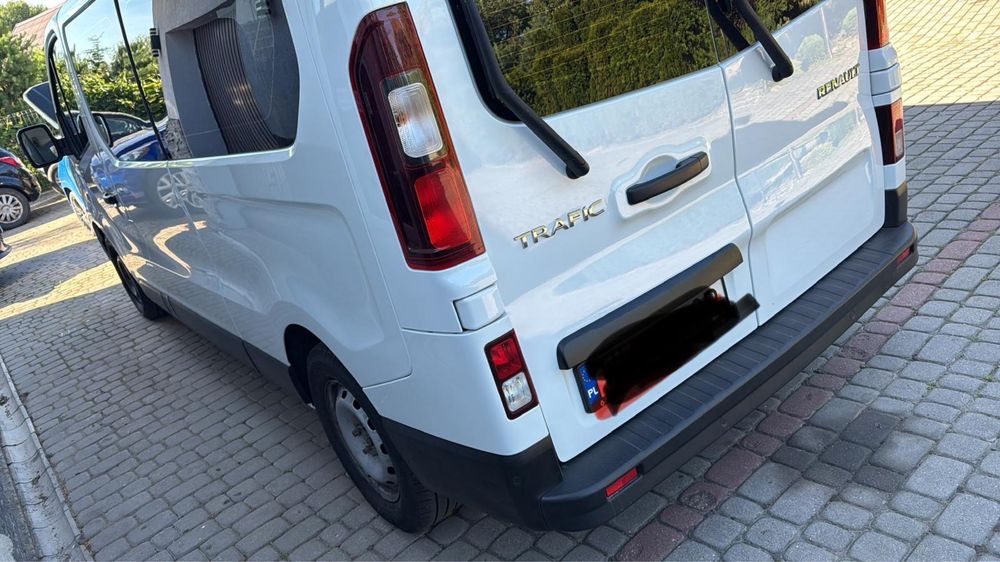 Renault trafic cesja leasing 2023r 2.0dci 150. 9 osobowy. Posiadam dwa