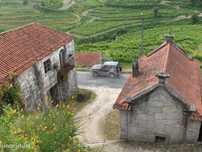 Casa secular com foral e capela.