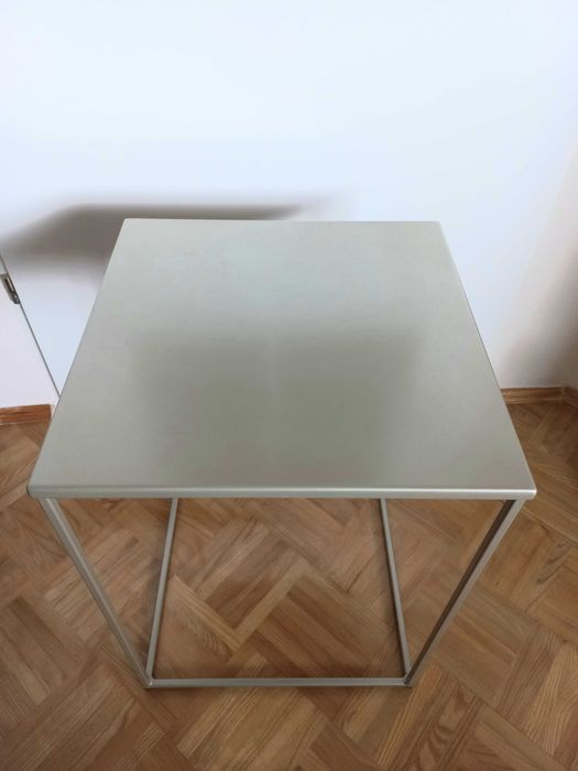 Sprzedam 2 metalowe stoliki