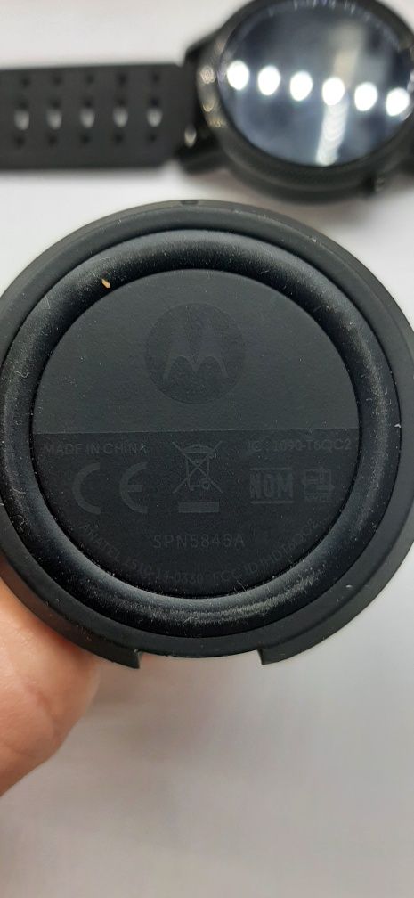 Продам smart годинник Motorola moto 360 285f